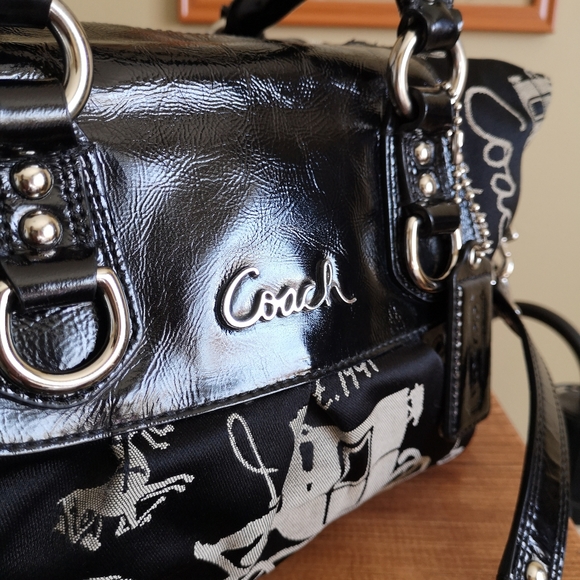 Ashley Convertible Horse and Carriage Bag - Picture 2 of 8